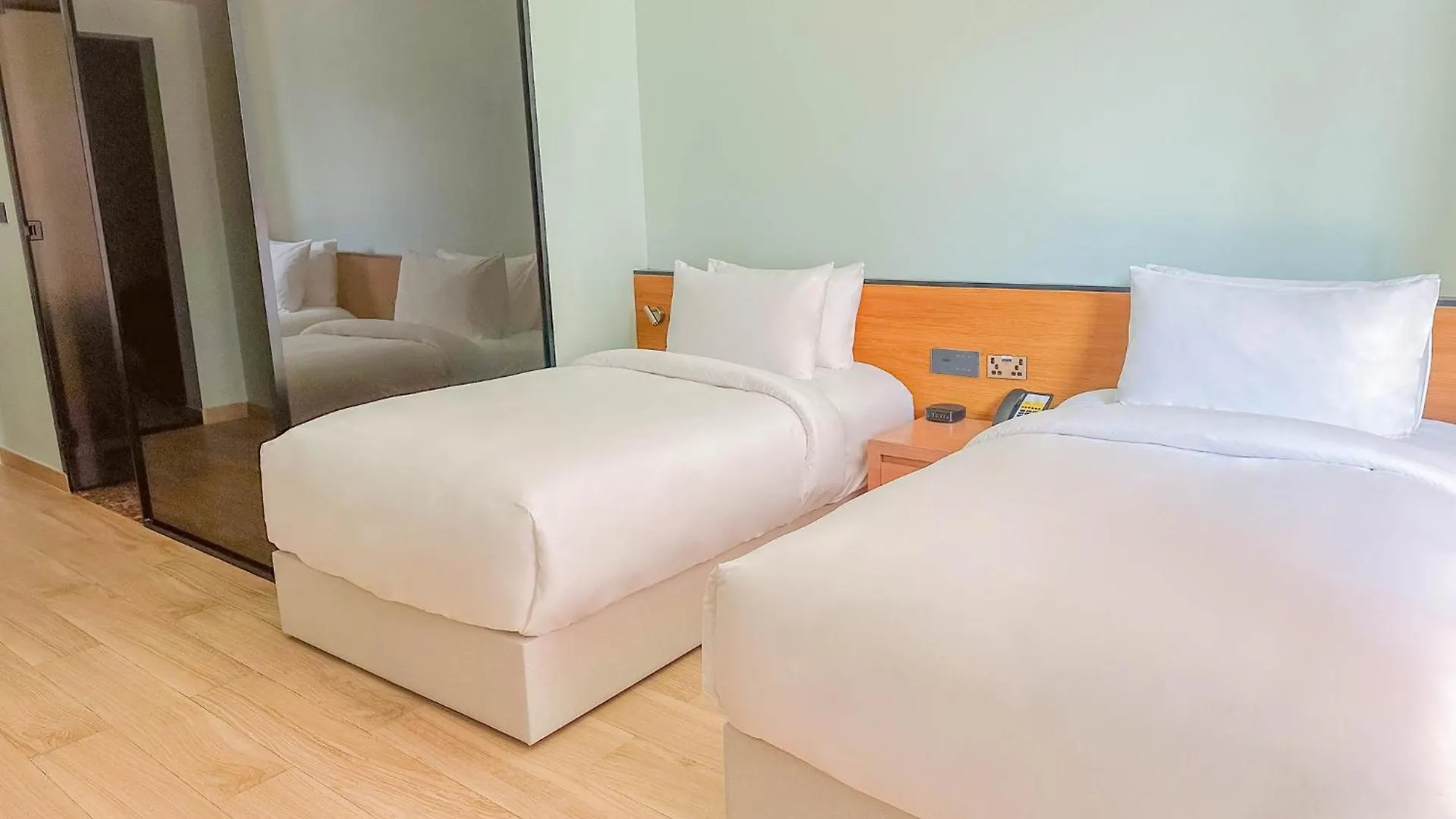 Hotel Voco Monaco Dubai By Ihg, Adults Only, World Islands 5*,