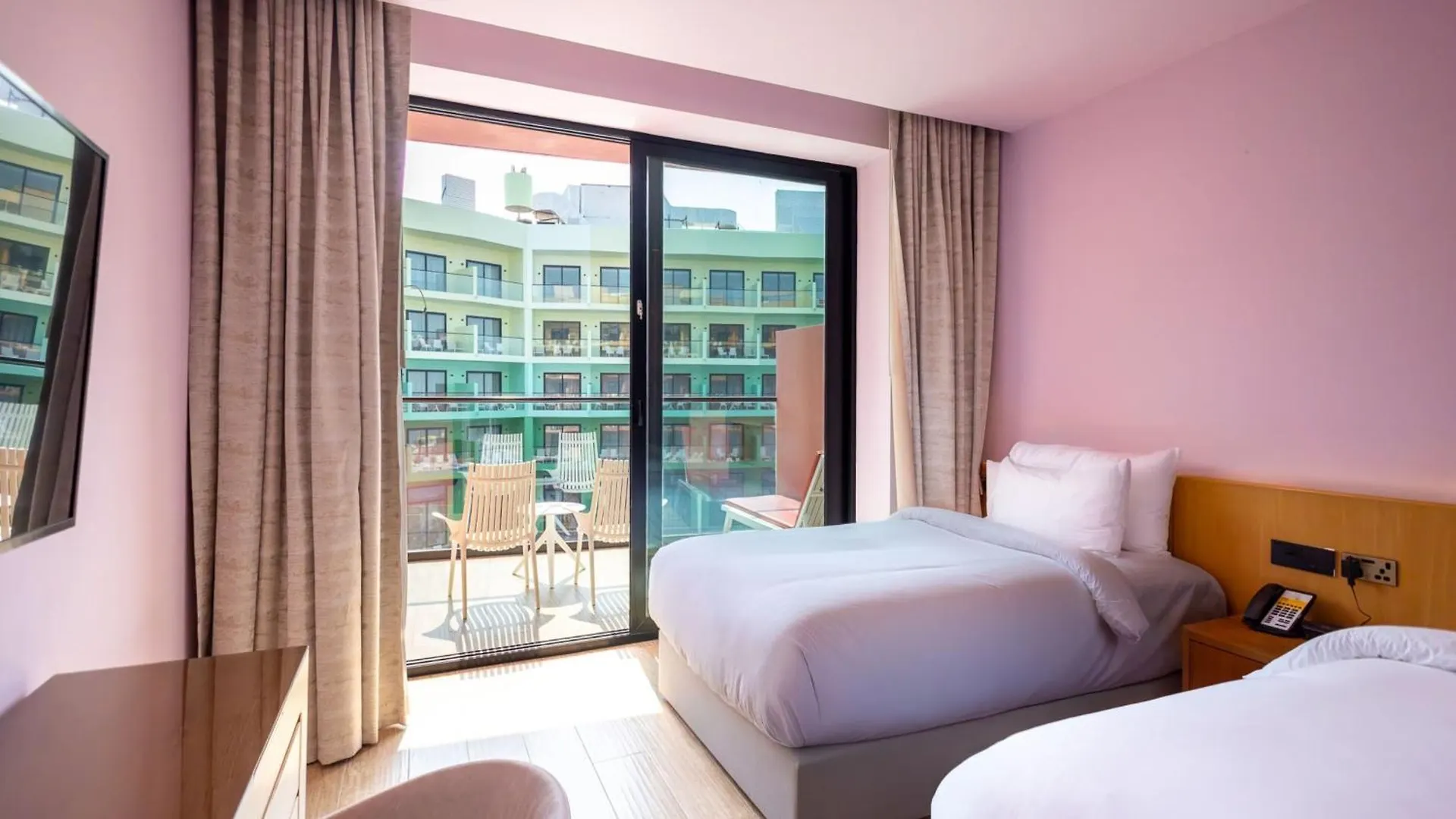 Hotel Voco Monaco Dubai By Ihg, Adults Only, World Islands